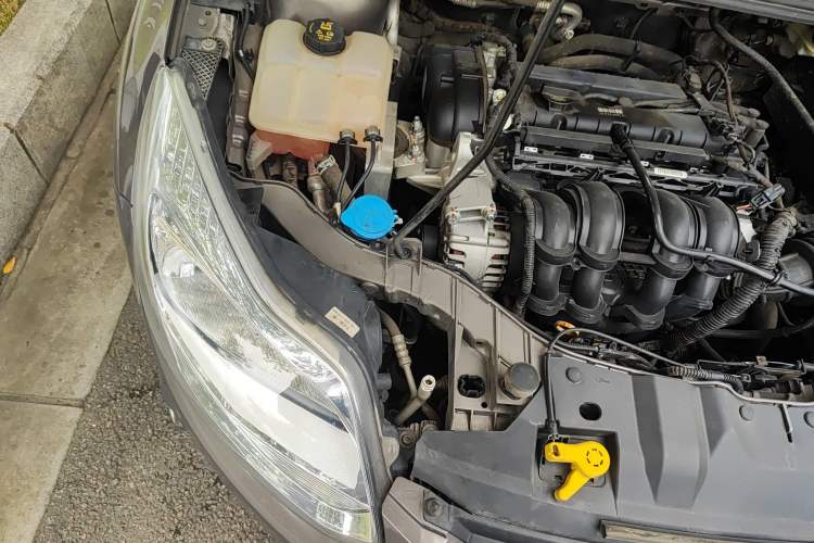 Used Ford Focus 2012 Sedan 1.6L Manual Fashion Edition Engine Bay Right