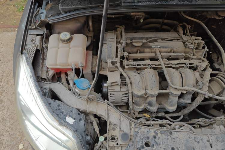 Used Ford Focus 2012 Sedan 1.6L Manual Comfort Model Engine Bay Right