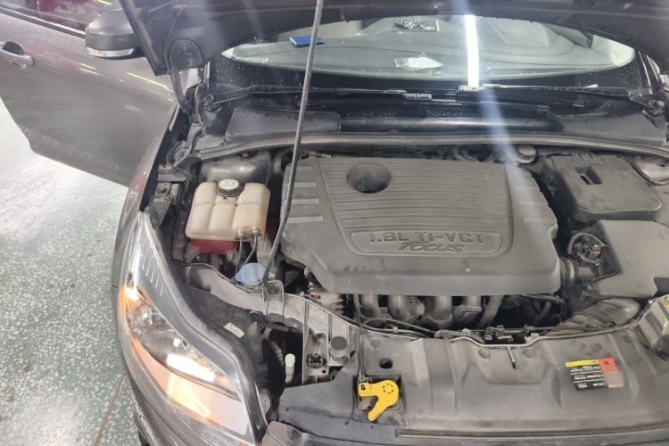 Used Ford Focus 2012 Sedan 1.6L Manual Comfort Model Engine Bay Right