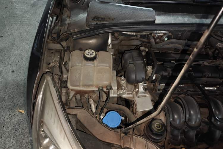 Used Ford Focus 2012 Sedan 1.6L Automatic Fashion Edition Engine Bay Right