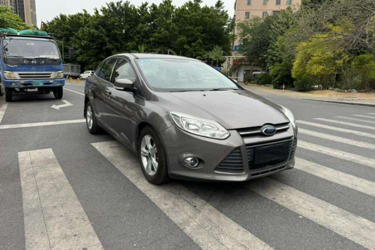 Used Ford Focus 2012 Sedan 1.6L Automatic Fashion Edition Exterior 2