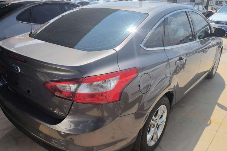 Used Ford Focus 2012 Sedan 1.6L Manual Fashion Edition Exterior 3