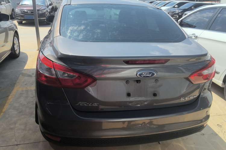 Used Ford Focus 2012 Sedan 1.6L Manual Fashion Edition Exterior 4