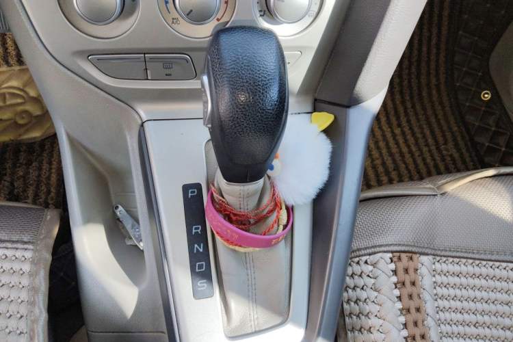 Used Ford Focus 2012 Sedan 1.6L Automatic Comfort Model Gear Lever