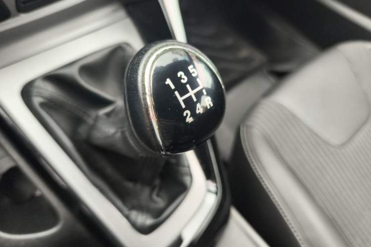 Used Ford Focus 2012 Sedan 1.6L Manual Fashion Edition Gear Lever