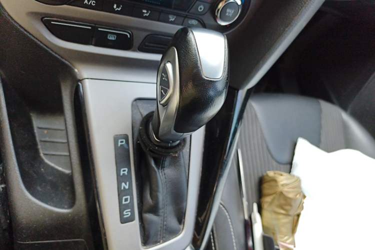 Used Ford Focus 2012 Sedan 1.6L Automatic Fashion Edition Gear Lever
