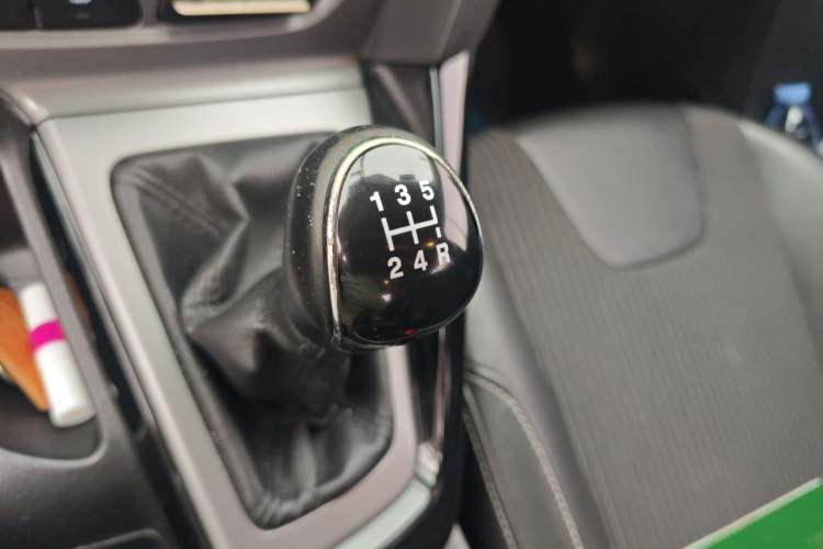 Used Ford Focus 2012 Sedan 1.6L Manual Fashion Edition Gear Lever