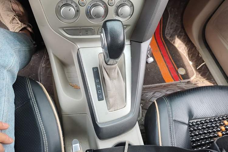 Used Ford Focus 2012 Sedan 1.6L Automatic Comfort Model Gear Lever