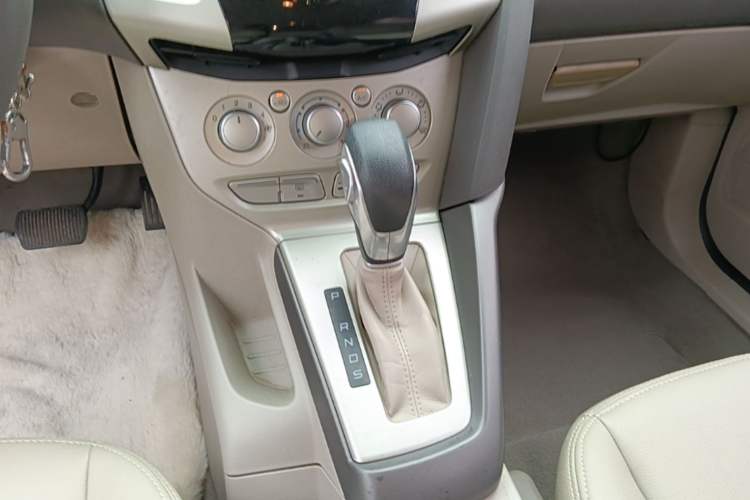 Used Ford Focus 2012 Sedan 1.6L Automatic Comfort Model Gear Lever
