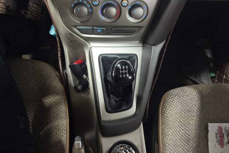 Used Ford Focus 2012 Sedan 1.6L Manual Comfort Model Gear Lever