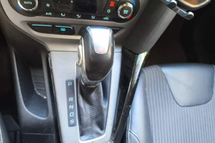 Used Ford Focus 2012 Sedan 1.6L Automatic Fashion Edition Gear Lever