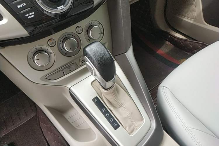 Used Ford Focus 2012 Sedan 1.6L Automatic Comfort Model Gear Lever