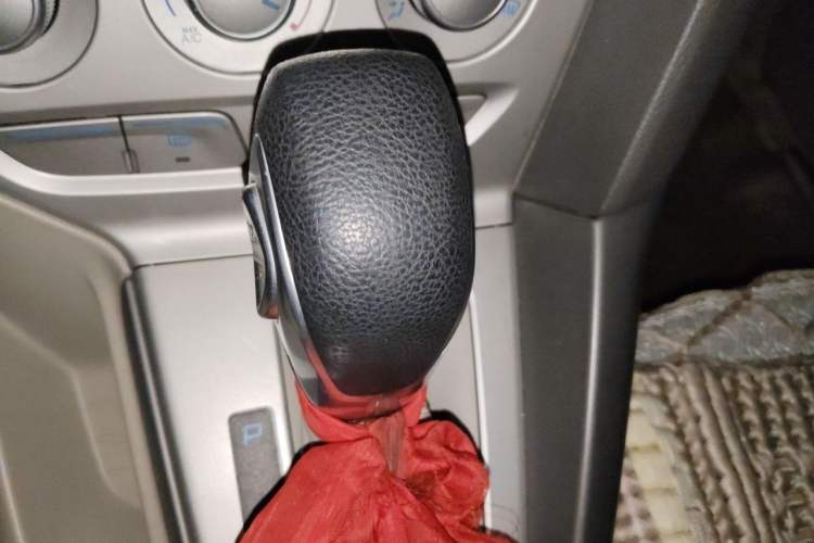 Used Ford Focus 2012 Sedan 1.6L Automatic Comfort Model Gear Lever