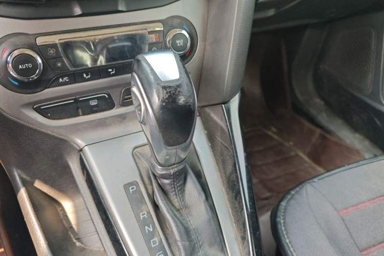 Used Ford Focus 2012 Sedan 1.6L Automatic Fashion Edition Gear Lever