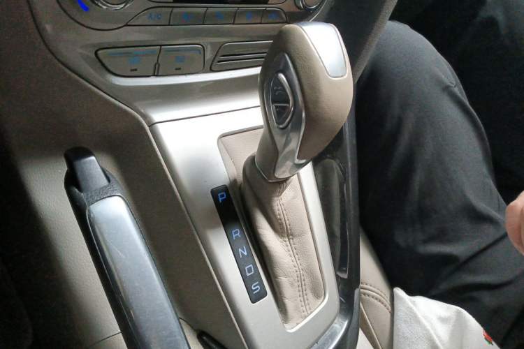 Used Ford Focus 2012 Sedan 2.0L Automatic Flagship Model Gear Lever