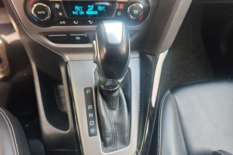 Used Ford Focus 2012 Sedan 1.6L Automatic Fashion Edition Gear Lever