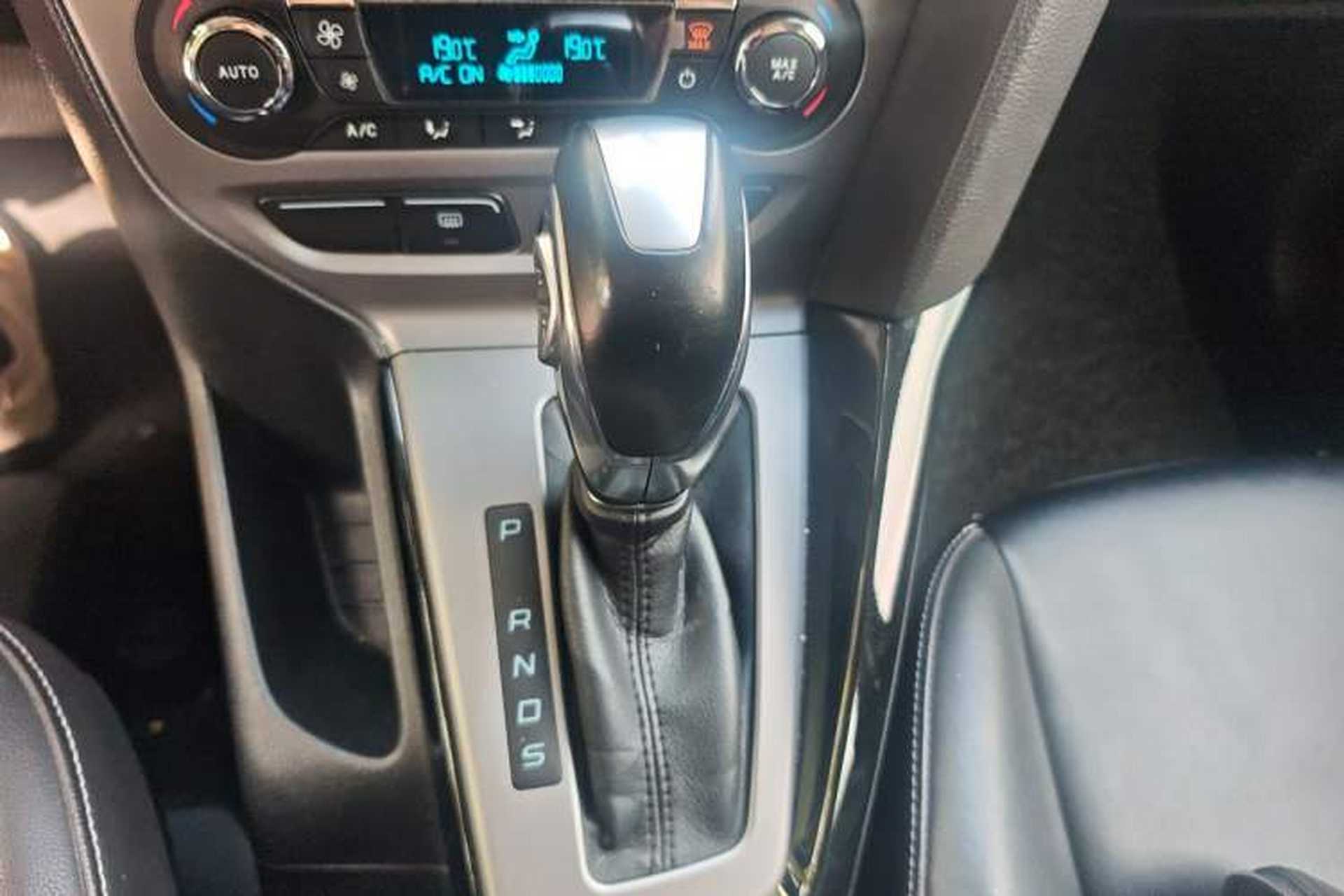 Used Ford Focus 2012 Sedan 1.6L Automatic Fashion Edition Gear Lever