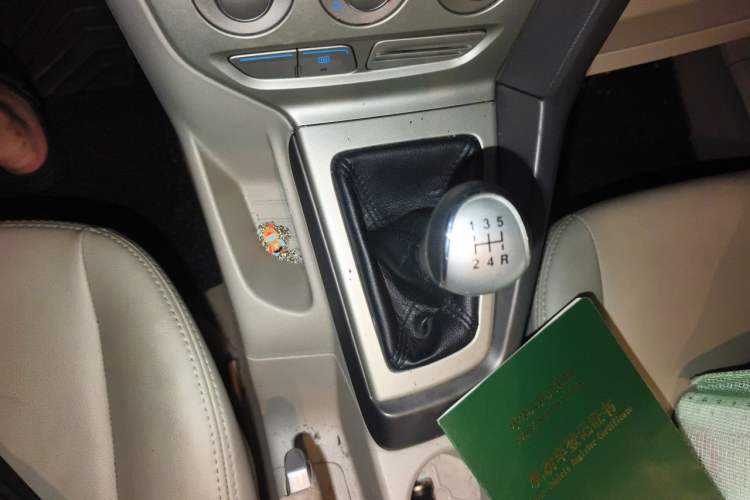 Used Ford Focus 2012 Sedan 1.6L Manual Comfort Model Gear Lever