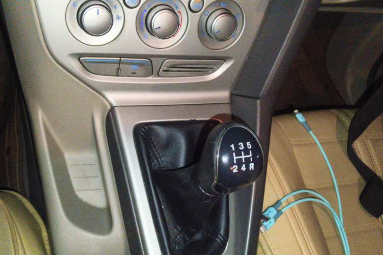 Used Ford Focus 2012 Sedan 1.6L Manual Comfort Model Gear Lever