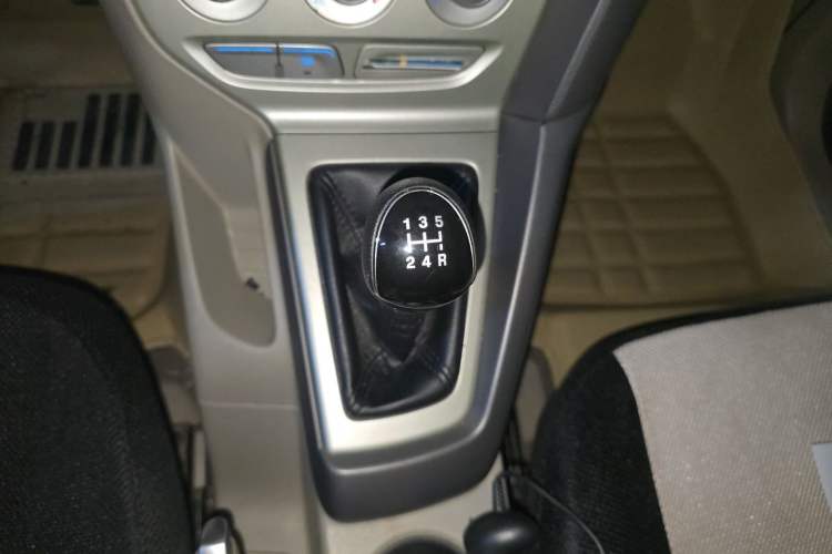 Used Ford Focus 2012 Sedan 1.6L Manual Comfort Model Gear Lever