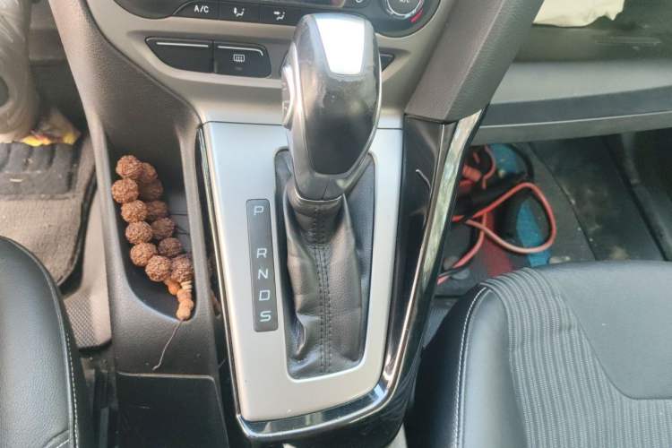 Used Ford Focus 2012 Sedan 1.6L Automatic Fashion Edition Gear Lever
