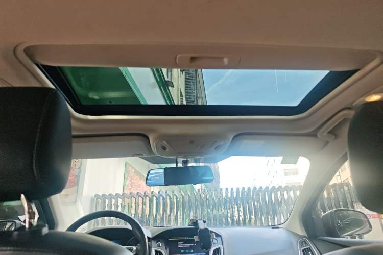 Used Ford Focus 2012 Sedan 1.6L Automatic Fashion Edition Headliner