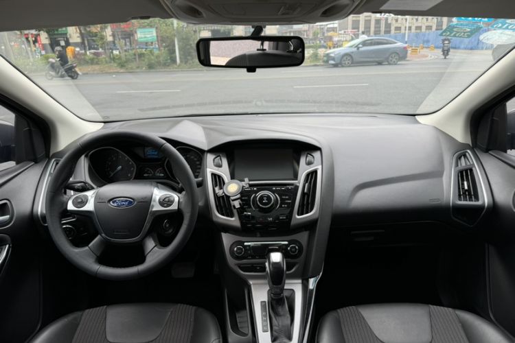 Used Ford Focus 2012 Sedan 1.6L Automatic Fashion Edition Interior 1