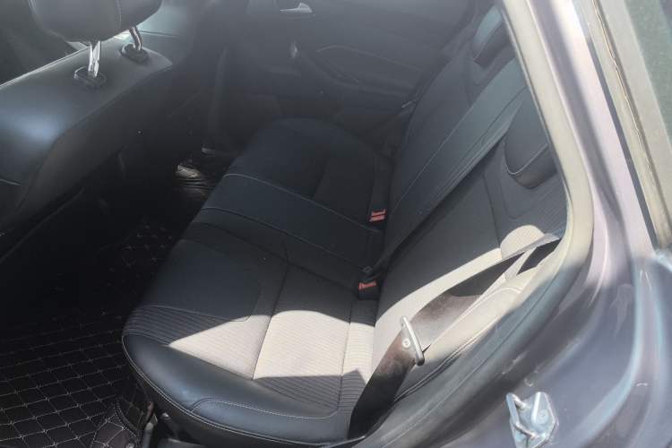 Used Ford Focus 2012 Sedan 1.6L Manual Fashion Edition Interior 1