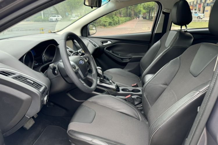 Used Ford Focus 2012 Sedan 1.6L Automatic Fashion Edition Interior 2