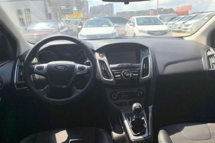Used Ford Focus 2012 Sedan 1.6L Manual Fashion Edition Interior 3