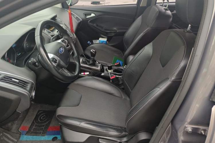 Used Ford Focus 2012 Sedan 1.6L Manual Fashion Edition Left Front Seat