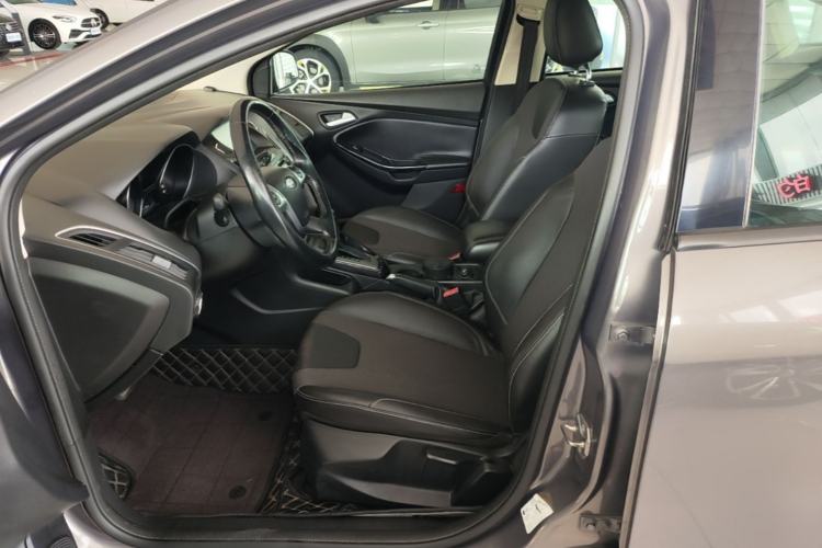 Used Ford Focus 2012 Sedan 1.6L Automatic Fashion Edition Left Front Seat