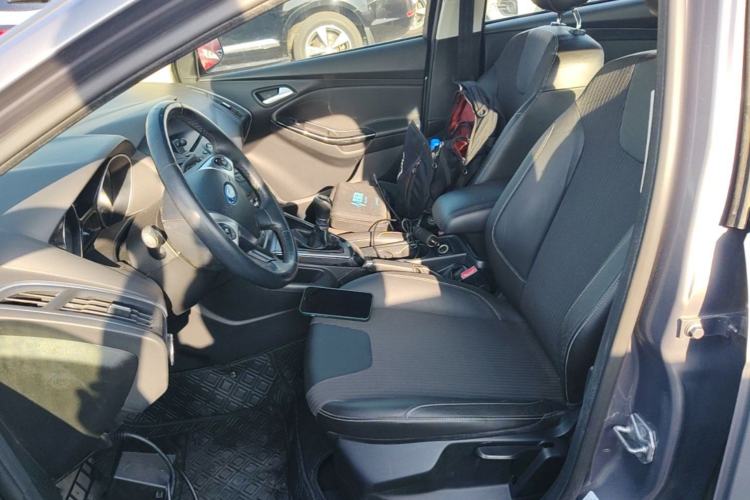 Used Ford Focus 2012 Sedan 1.6L Manual Fashion Edition Left Front Seat