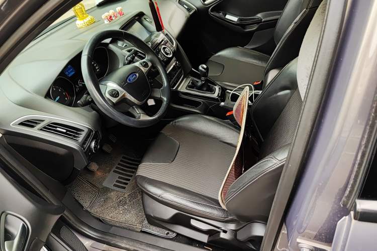 Used Ford Focus 2012 Sedan 1.6L Manual Fashion Edition Left Front Seat