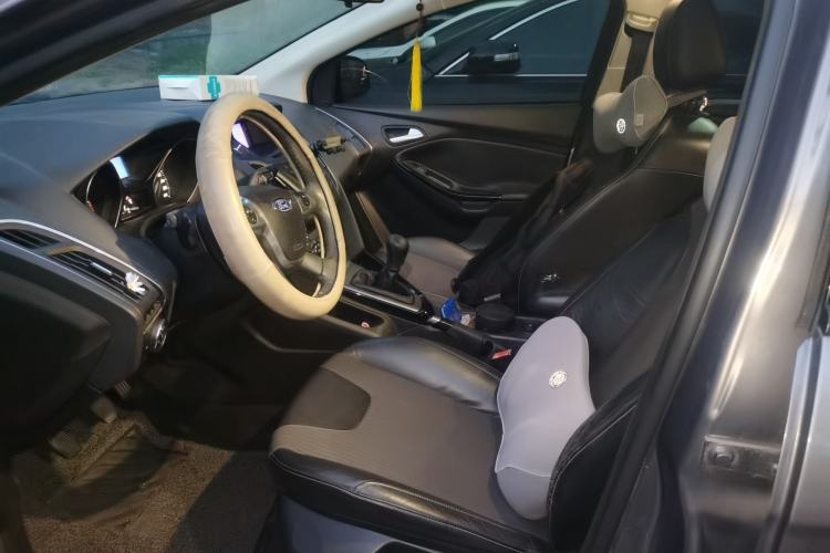 Used Ford Focus 2012 Sedan 1.6L Manual Fashion Edition Left Front Seat