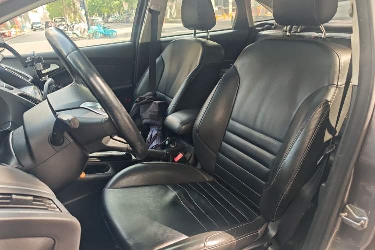 Used Ford Focus 2012 Sedan 1.6L Automatic Fashion Edition Left Front Seat