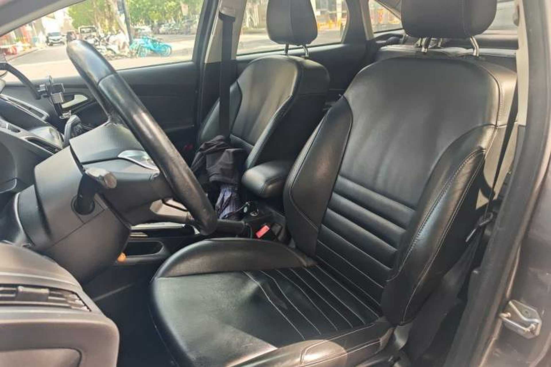 Used Ford Focus 2012 Sedan 1.6L Automatic Fashion Edition Left Front Seat