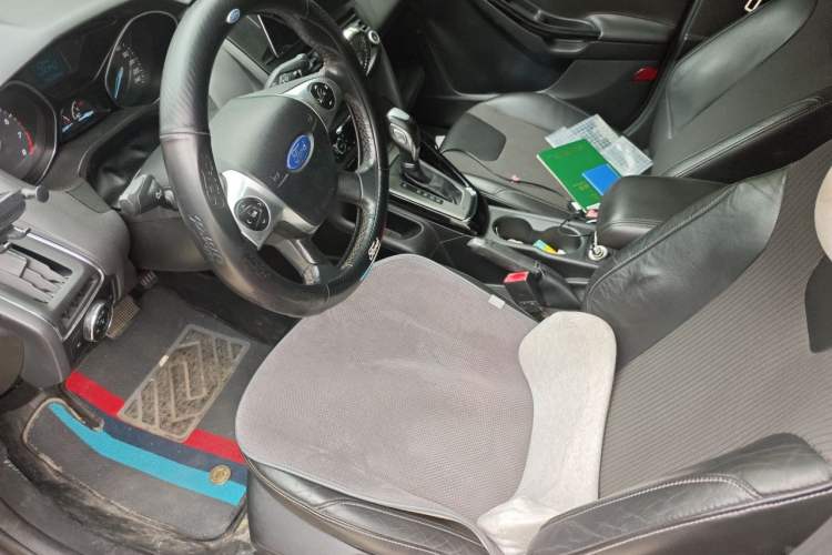 Used Ford Focus 2012 Sedan 1.6L Automatic Fashion Edition Left Front Seat