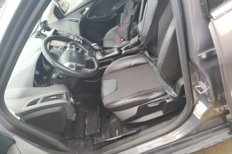 Used Ford Focus 2012 Sedan 1.6L Automatic Fashion Edition Left Front Seat