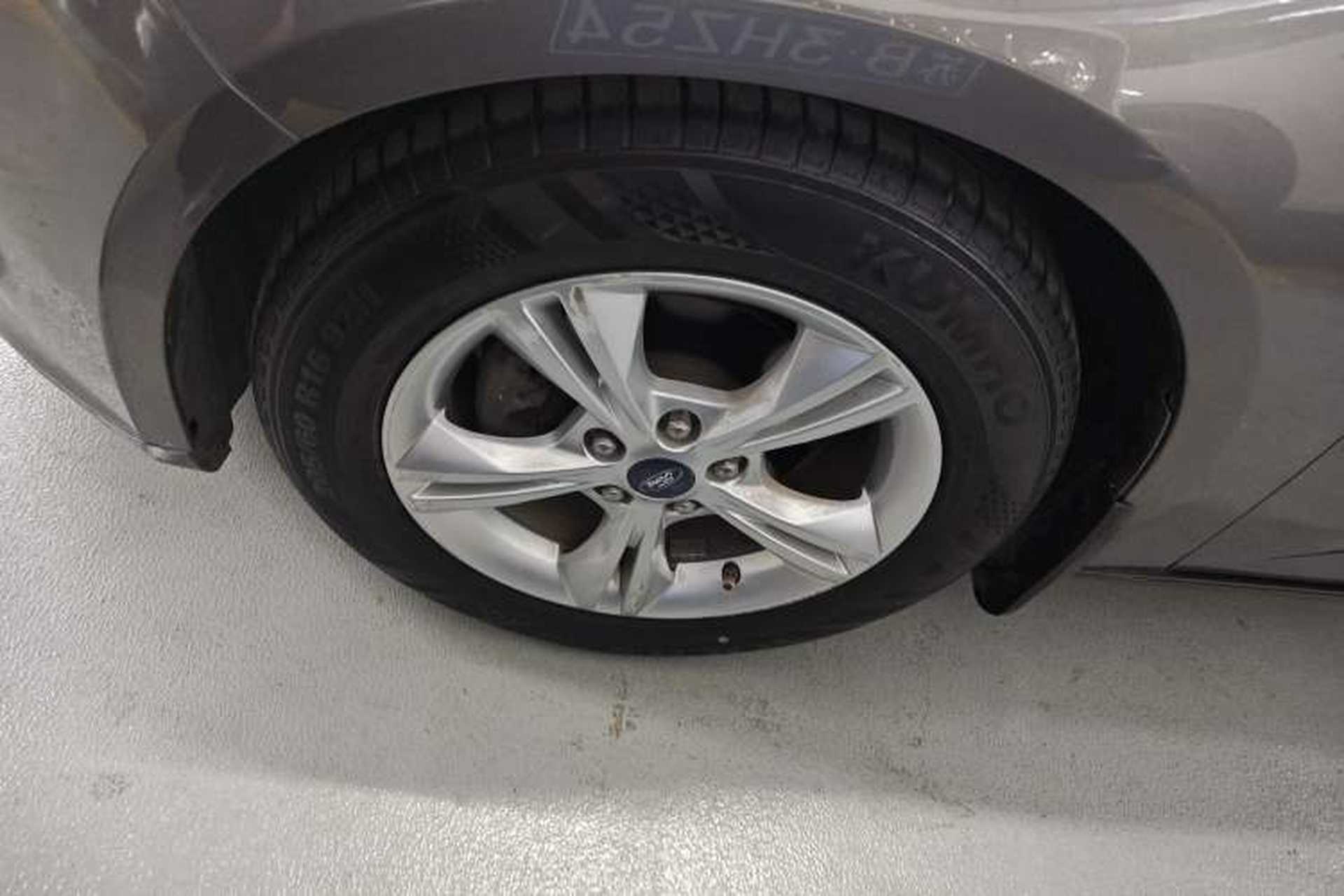 Used Ford Focus 2012 Sedan 1.6L Automatic Fashion Edition Left Front Wheel Hub
