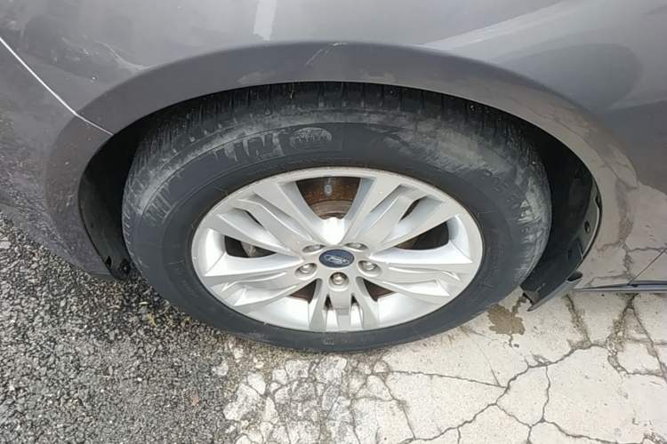 Used Ford Focus 2012 Sedan 1.6L Automatic Comfort Model Left Front Wheel Hub