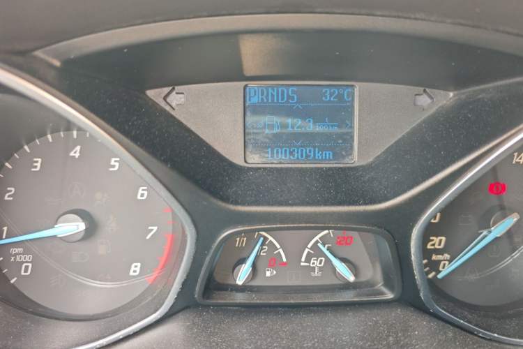 Used Ford Focus 2012 Sedan 1.6L Automatic Fashion Edition Odometer Close Up