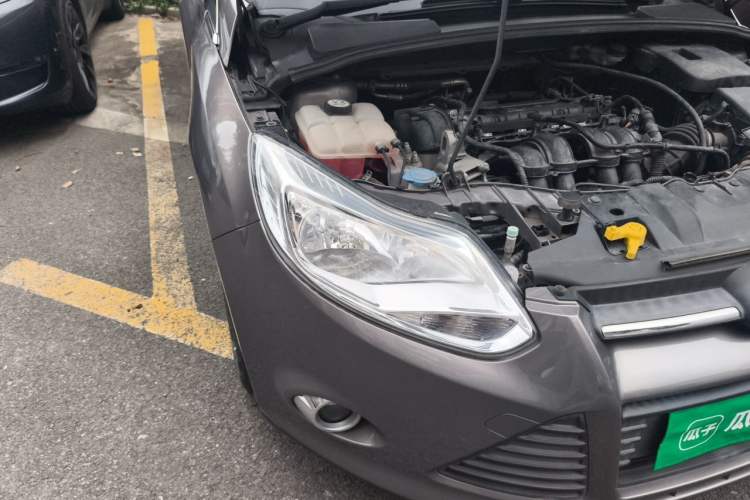 Used Ford Focus 2012 Sedan 1.6L Manual Fashion Edition Right Front Headlight