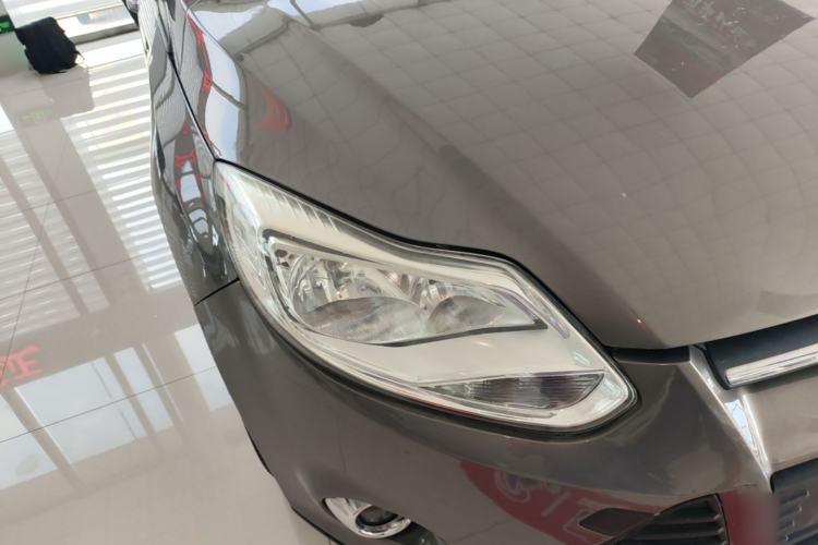 Used Ford Focus 2012 Sedan 1.6L Automatic Fashion Edition Right Front Headlight