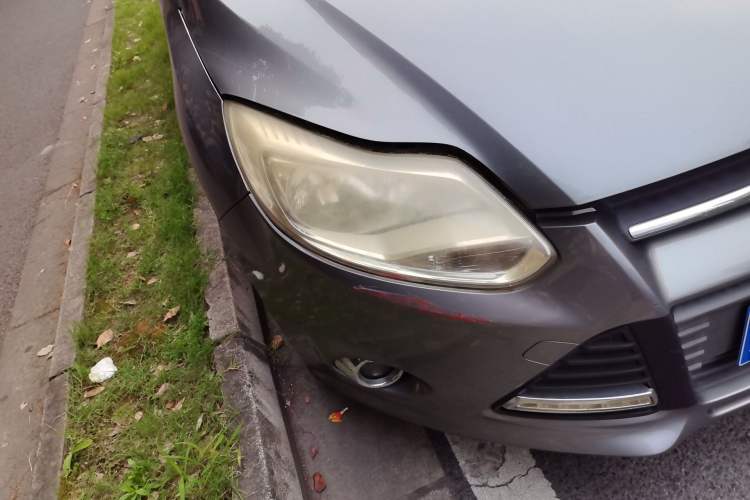 Used Ford Focus 2012 Sedan 1.6L Manual Fashion Edition Right Front Headlight