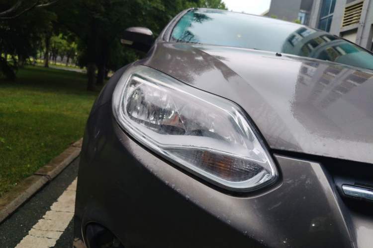 Used Ford Focus 2012 Sedan 1.6L Manual Comfort Model Right Front Headlight