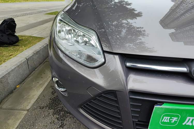 Used Ford Focus 2012 Sedan 1.6L Manual Fashion Edition Right Front Headlight