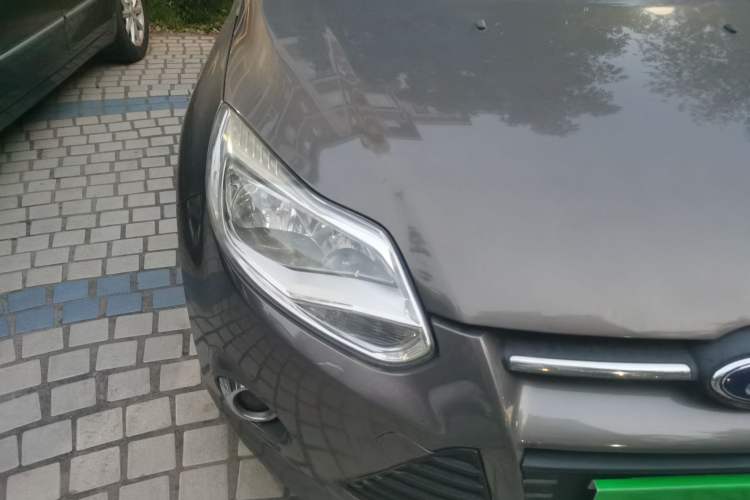 Used Ford Focus 2012 Sedan 1.6L Manual Fashion Edition Right Front Headlight