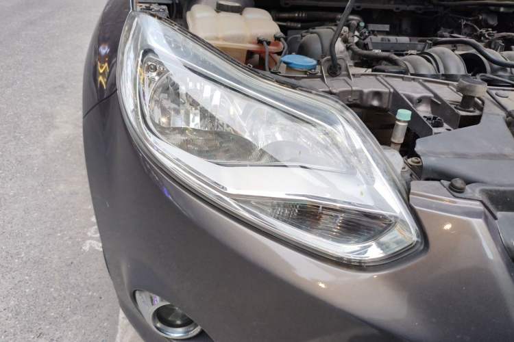 Used Ford Focus 2012 Sedan 1.6L Automatic Fashion Edition Right Front Headlight