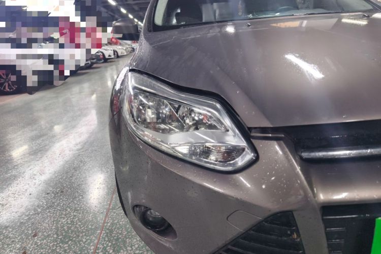 Used Ford Focus 2012 Sedan 1.6L Manual Comfort Model Right Front Headlight